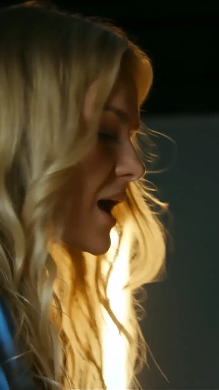 Marina Malina testing vocals beside a piano setup